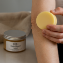 HUMLE Dunderklumpen Naturell lotionbar appliceras på torra armbågar