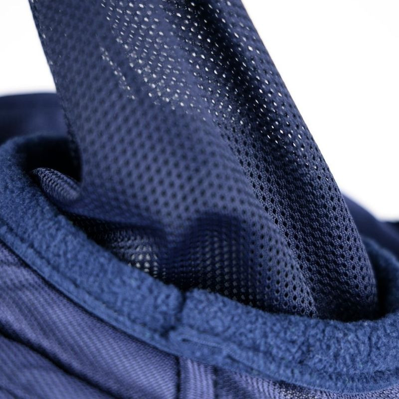 Häst med FlyGuard Fine Mesh flughuva med nosfransar Navy