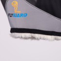 Detaljbild på mjuk passform och vadderad kant på FlyGuard flughuva