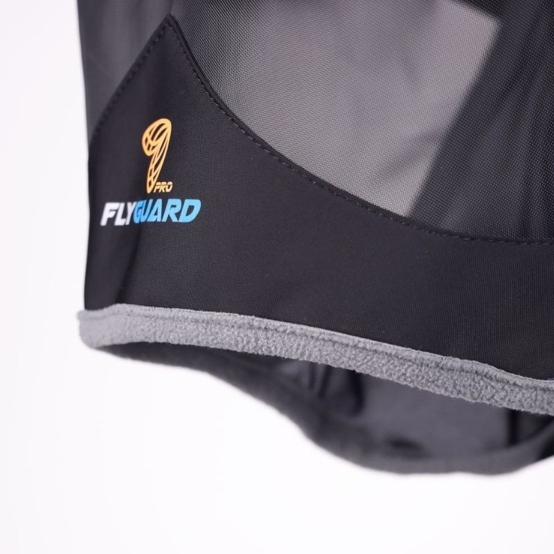 Vadderade sömmar på FlyGuard Deluxe flughuva