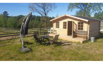 Mysig liten stuga att hyra – mitt i naturen med många möjligheter