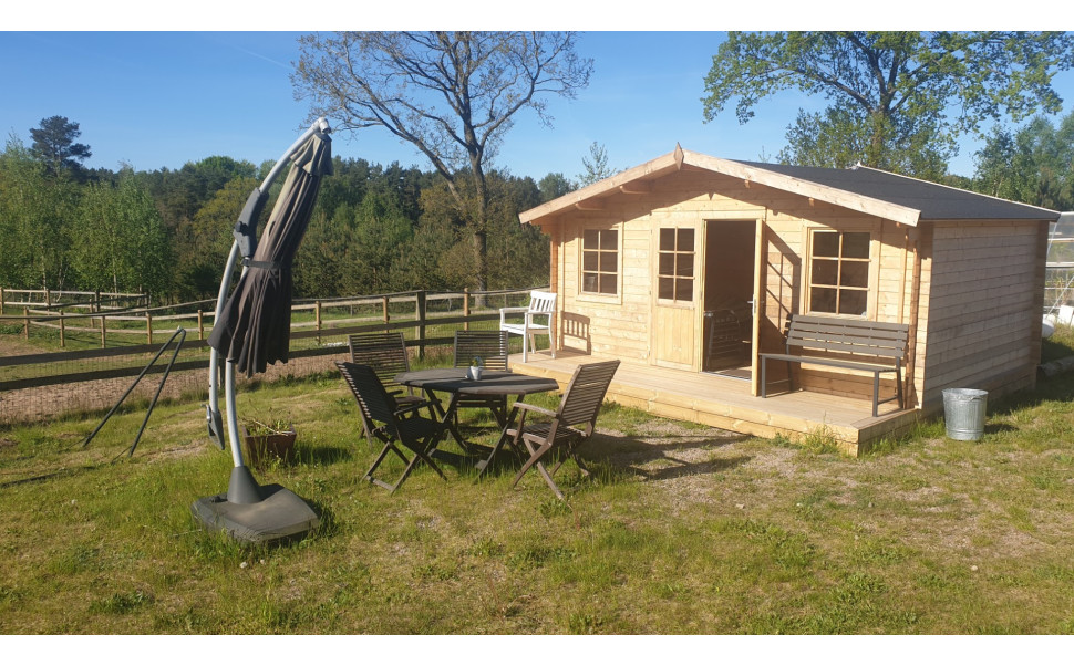 Mysig liten stuga att hyra – mitt i naturen med många möjligheter